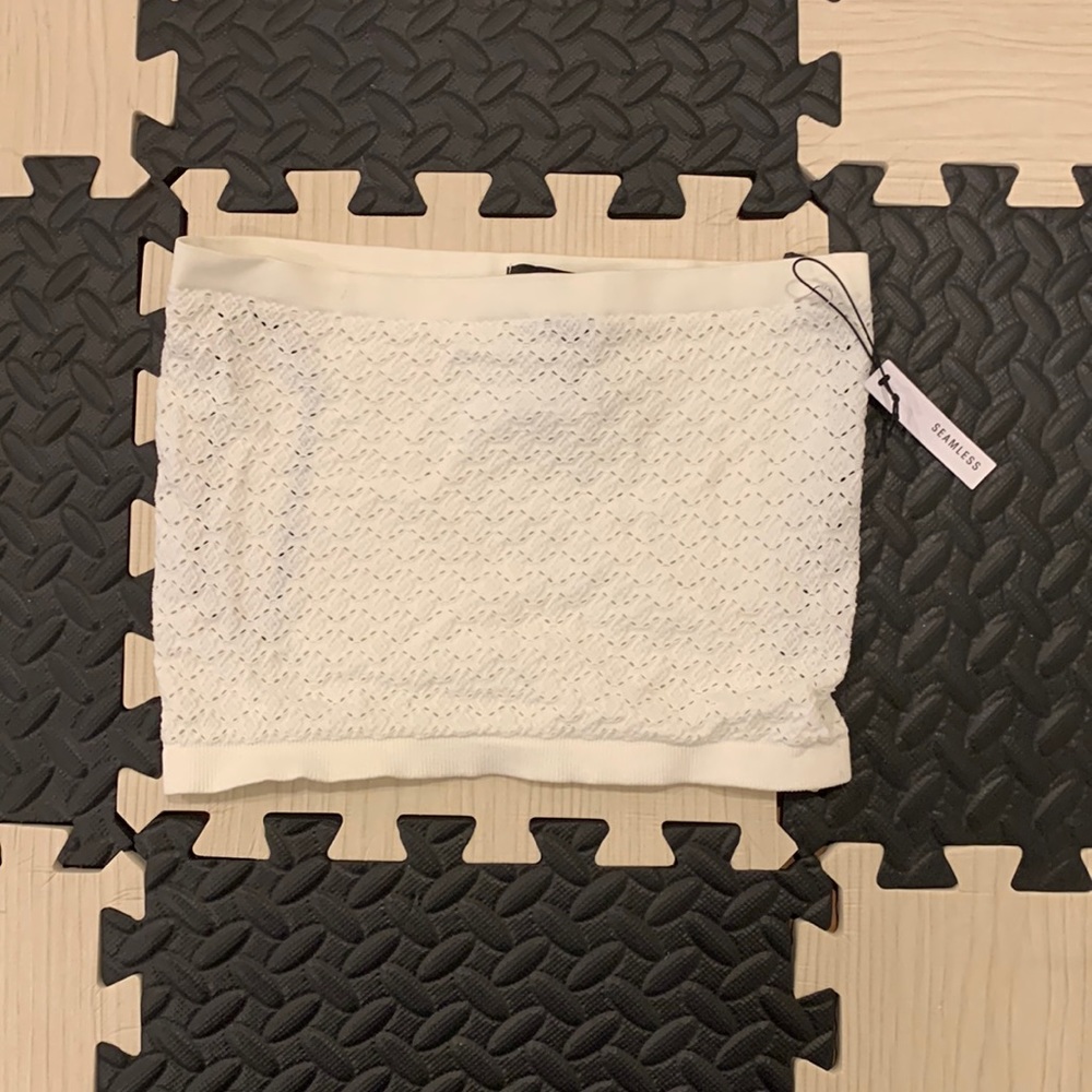 Forever 21 seamless tube top with hole detailing size medium